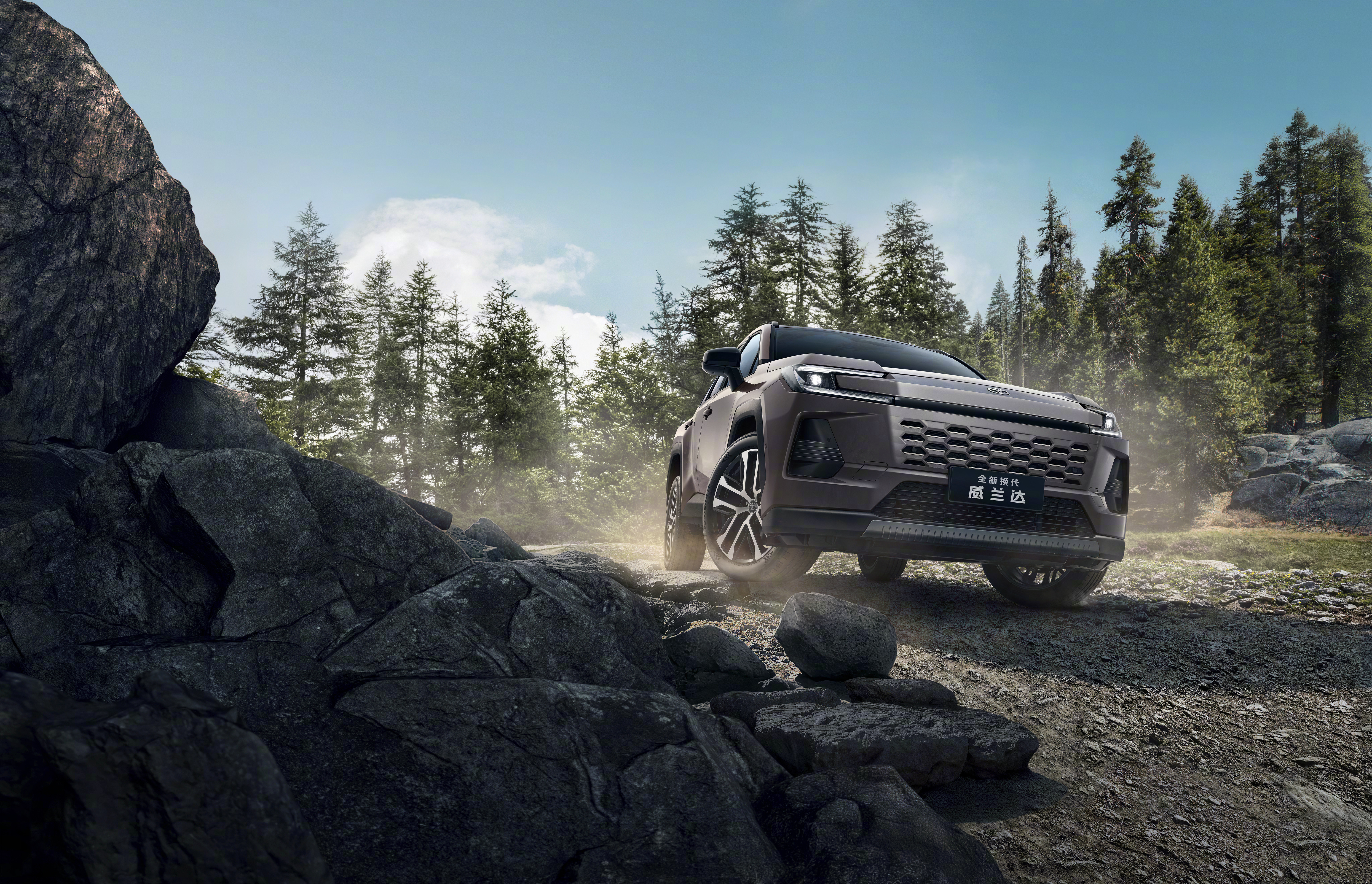 14万级全新威兰达到店全新威兰达，不玩虚的。采用原汁原味丰田全球设计语言，美版同