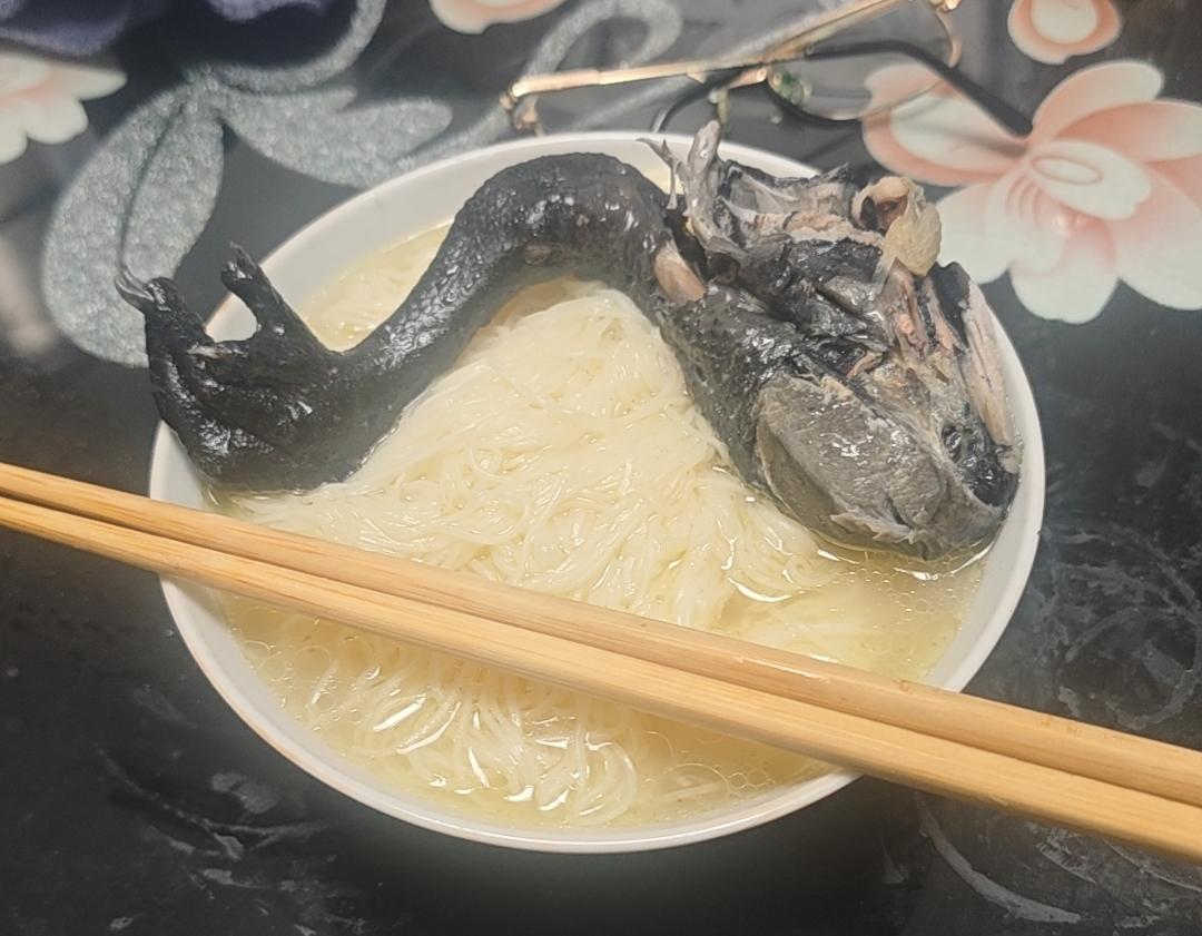 这“井底之蛙，坐井观天”虽然是历史笑话，但现在看来也不无道理，毕竟人家有自己的天