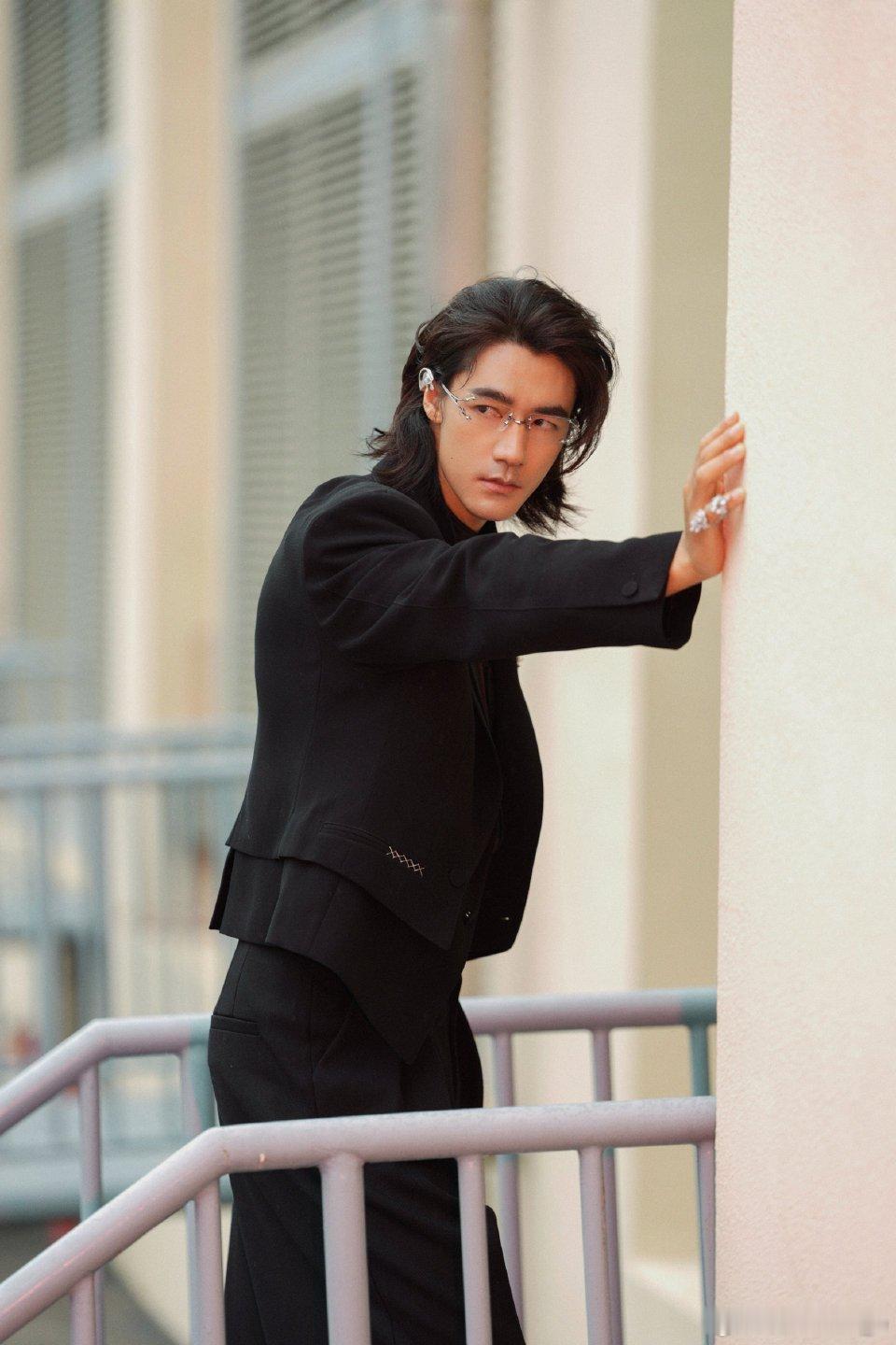 此沙一条蛇这个此沙帅成啥样了都节目效果拉满，这独特性没谁了！长度能绕手腕一圈，哥