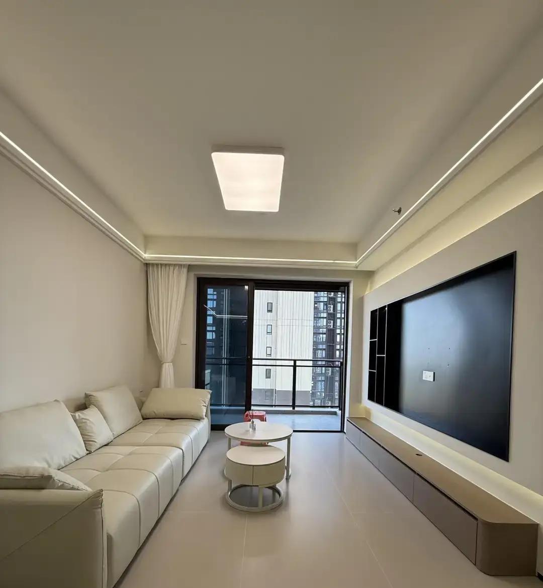 杭州某小区有人把250万的房子直接挂170万，单价从三万八砍到两万六，买家电话瞬