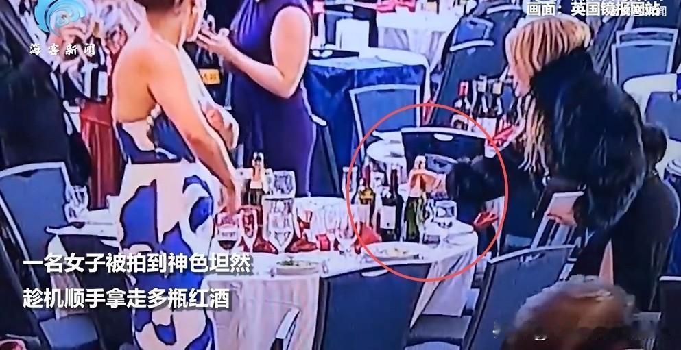 原来我们错怪人家了！枪击发声后，镜头前有人疯狂拿走桌上的红酒，起初大家嘲笑他们素