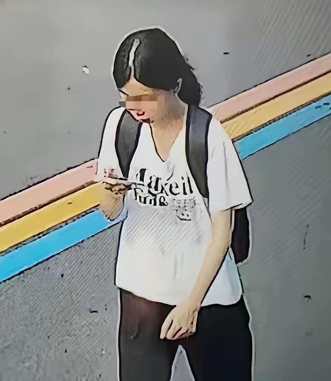 程梦圆失联多日后，家属终于等到了一条可能缩小搜寻范围的线索。她的同学告诉哥哥，程