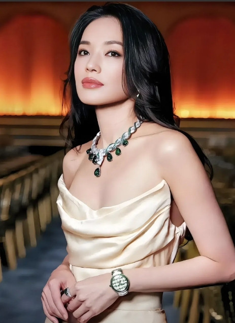 2005年，舒淇有一次去黎明家里做客，正吃着饭的时候，黎明爸爸突然大声说道：“我