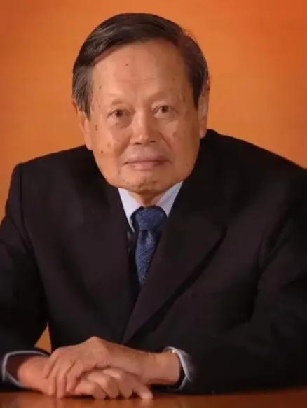 他最杰出的成就当属与李政道先生共同提出的“宇称不守恒”理论。该理论颠覆了物理学界