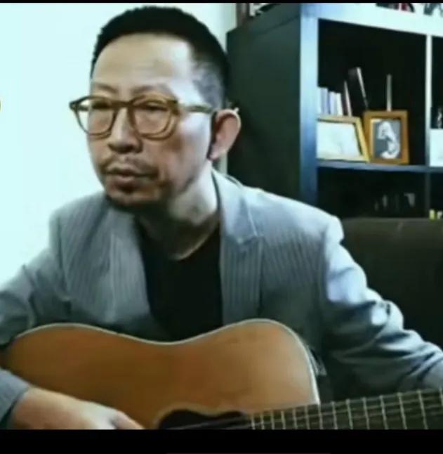 丁太升说得比唱得好经常在头条上刷到乐评人丁太升的短视频，大多是评价歌手的，也