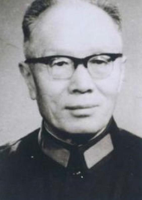 1942年，蒋介石给于学忠下令，让他秘密枪决万毅，于学忠收到电报后，顿时陷入两难