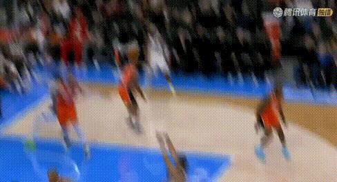 半场6个——克莱这3分太吓人了！基德看了这场，是不是该给他安排点战术掩护了？