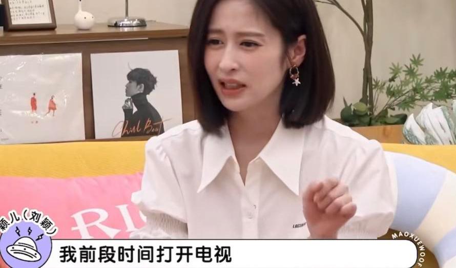 颖儿吐槽女儿看到自己以前的剧，说妈妈你真的好胖。《千山暮雪》时尚的颖儿的确肉嘟嘟