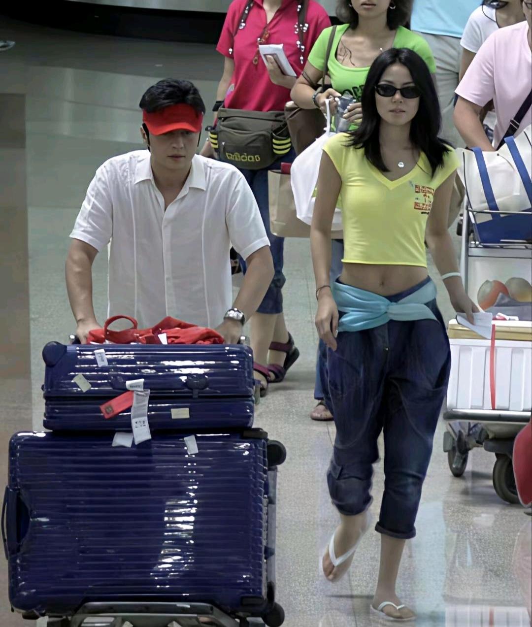 看到王菲李亚鹏离婚十年还能一起给女儿过生日，评论区一片“体面人”的赞美。但你们