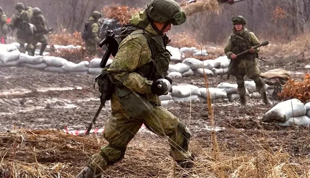 俄罗斯从四个来源获取武器！俄罗斯在对乌克兰的战争中使用的武器主要有四个来源。