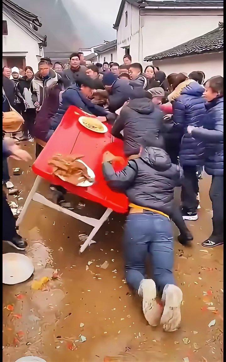 这种酒席我应该吃不上了，只有饿肚皮的份​​​