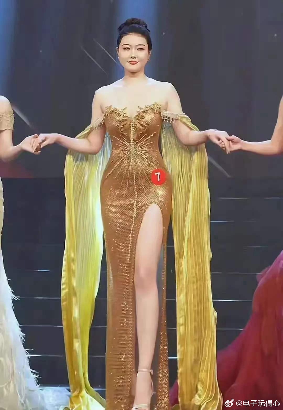 全球中华小姐香港冠军诞生！久违的“珠圆玉润”真的是惊艳全网啊！但是这个选美标准