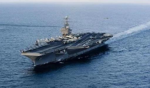 别再说什么随便击沉美国航母了！不要说一发东风导弹搞沉美国航母了，别看胡塞好像能打