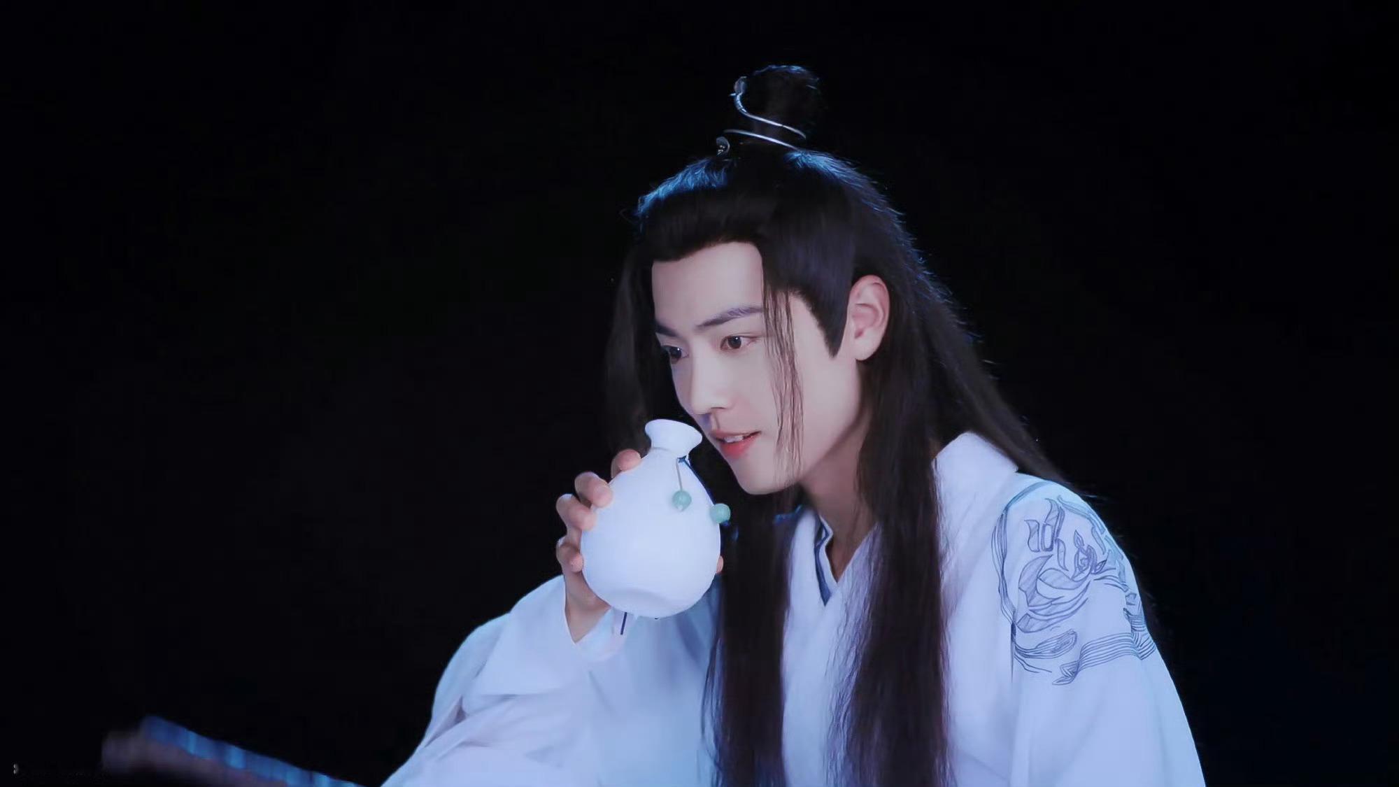 ♡⃝𝒍𝒐𝒗𝒆ʚɞ☽⋆❥»»肖战调皮可爱的白衣羡羡，超养眼！肖
