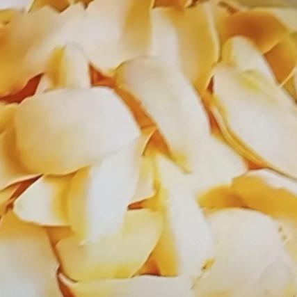 失眠真的太痛苦啦，别再硬扛，试试这几种家常食物，让你沾床就睡超踏实。牛奶就很不