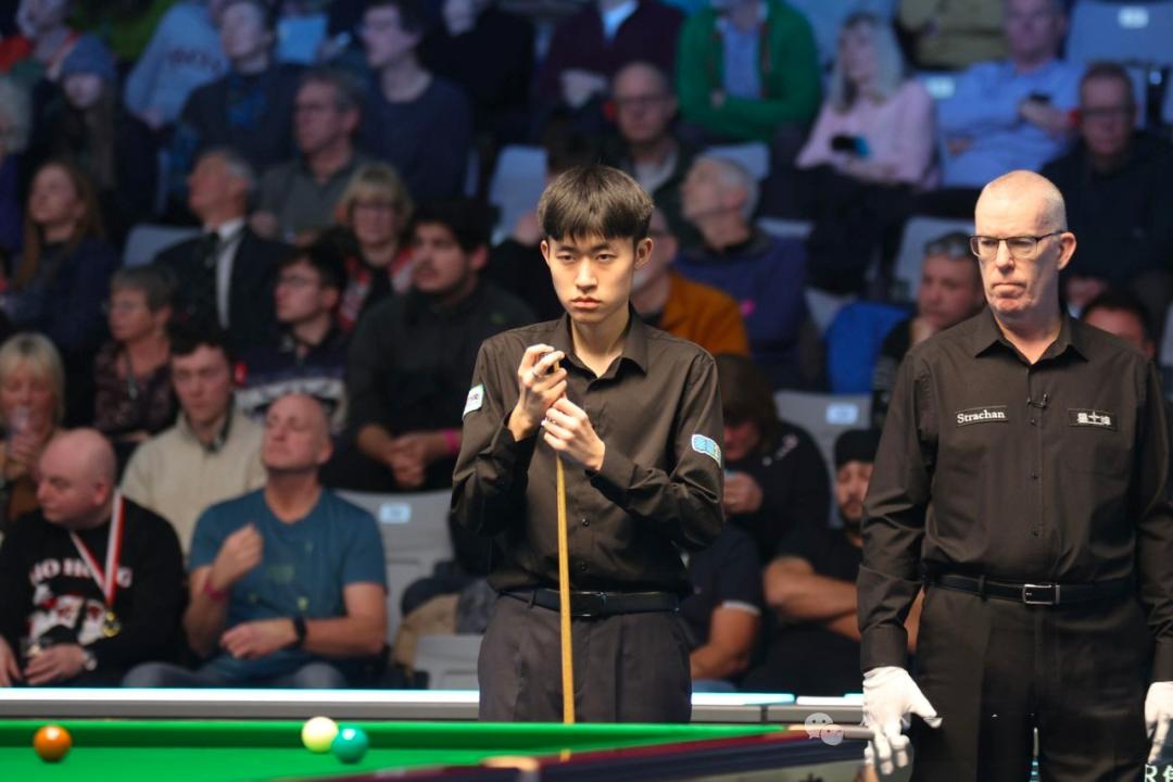 北京时间12月19日晚上，2025年斯诺克苏格兰公开赛1/4决赛开杆。世界排