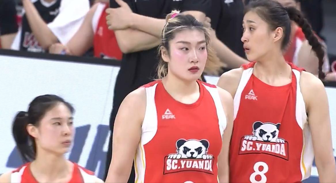 宫鲁鸣为何突然成为舆论焦点？并非球队大胜后的赞誉，也并非教练能力受到质疑，而是因