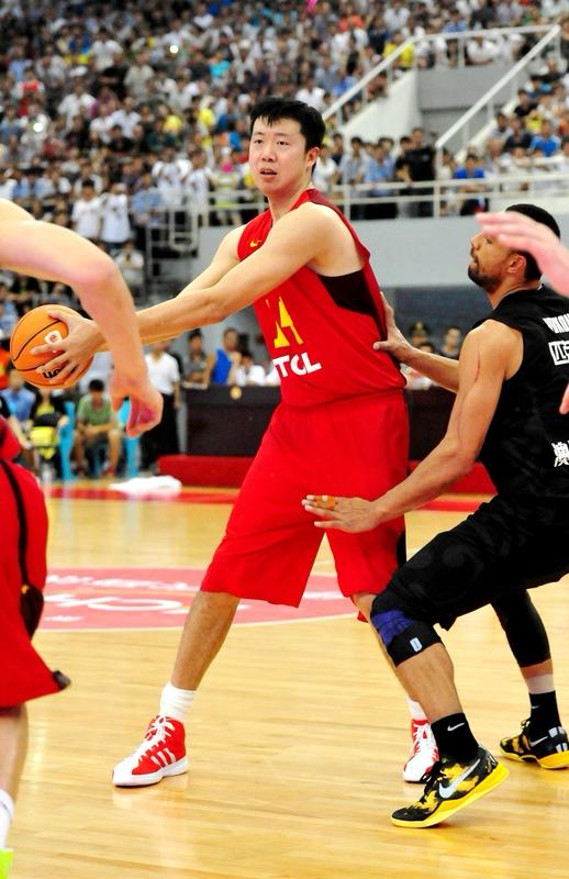 万万没想到，王治郅可以开始领NBA的退休金了，每月7200块，而到了62岁，每月