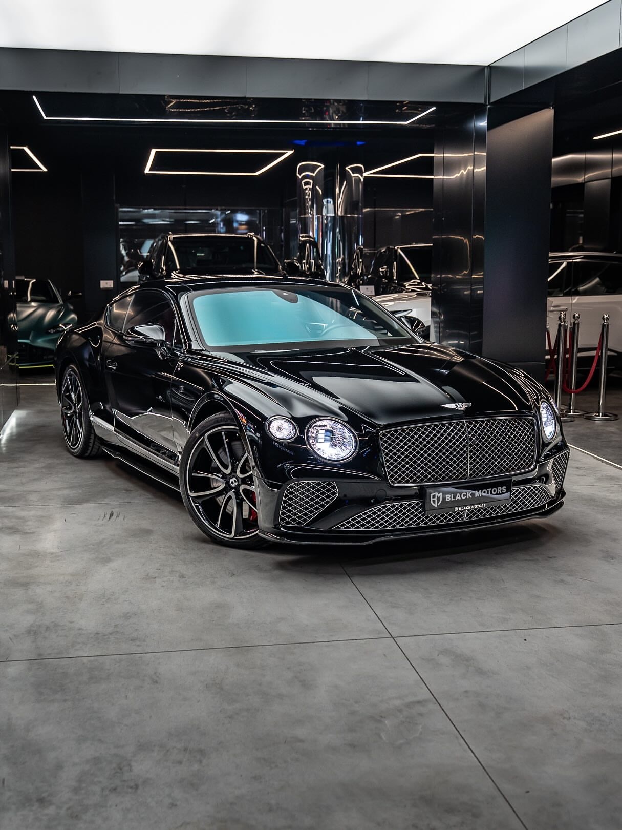 2018年宾利ContinentalGTW12，配备了一台6.0升双涡轮增压