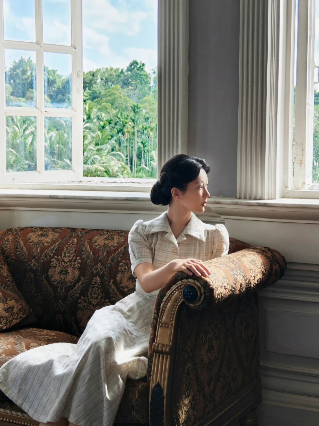 期待杨紫董竹君用坚韧、智慧和勇气，书写动荡不安年代里一段独特而动人的篇章！