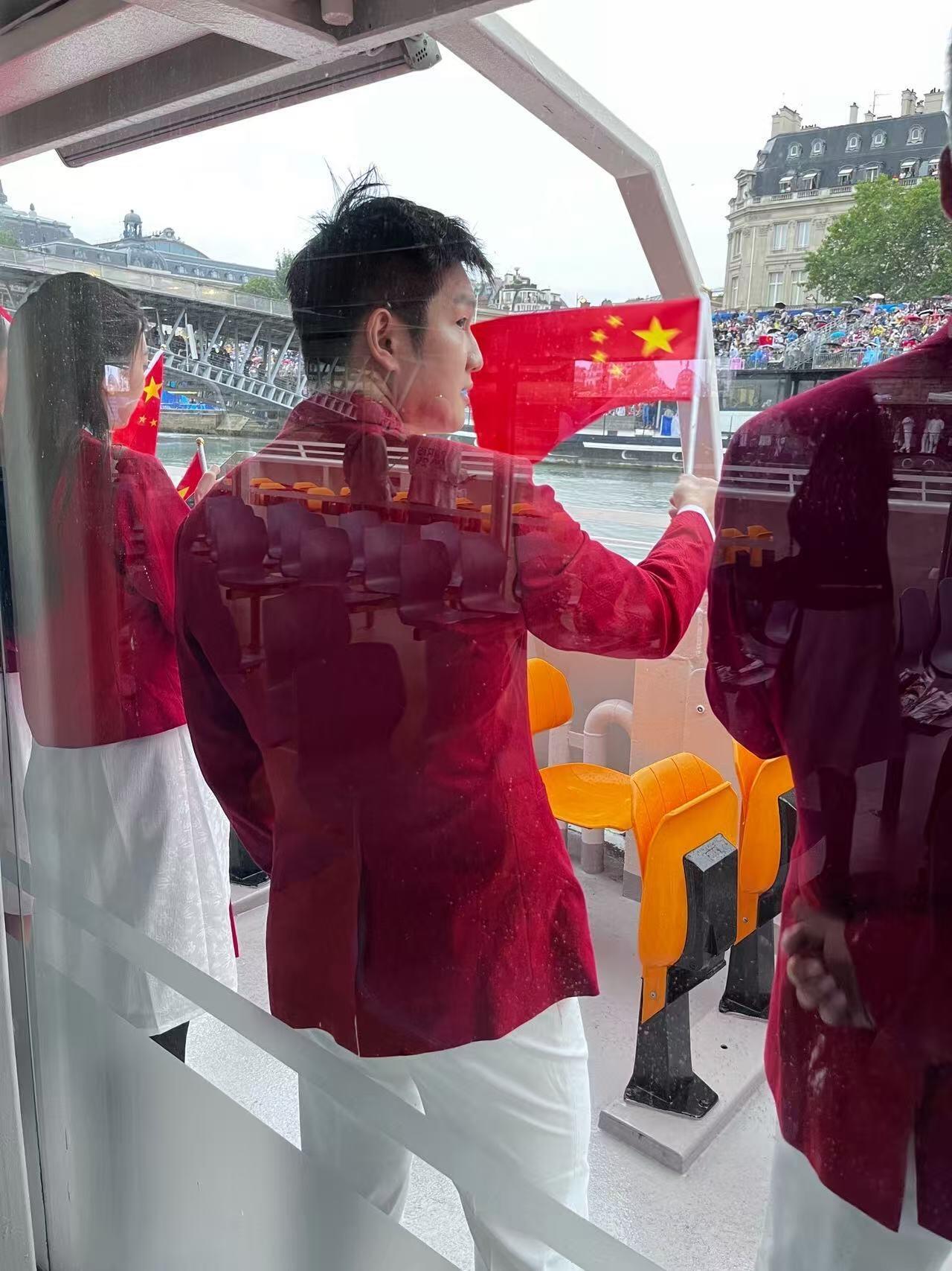 卧槽是我没见过的角度。。。。​​​