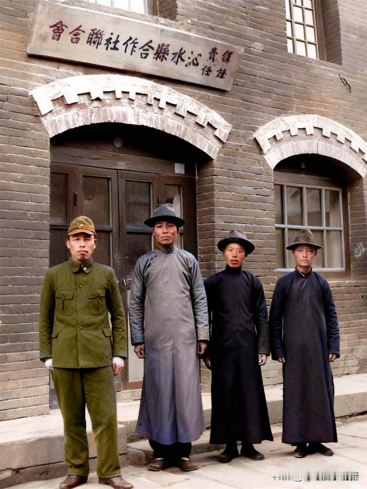 照片里的“新民”，不是新气象，是侵略的暗号1942年，日军第四次打进沁水，拍