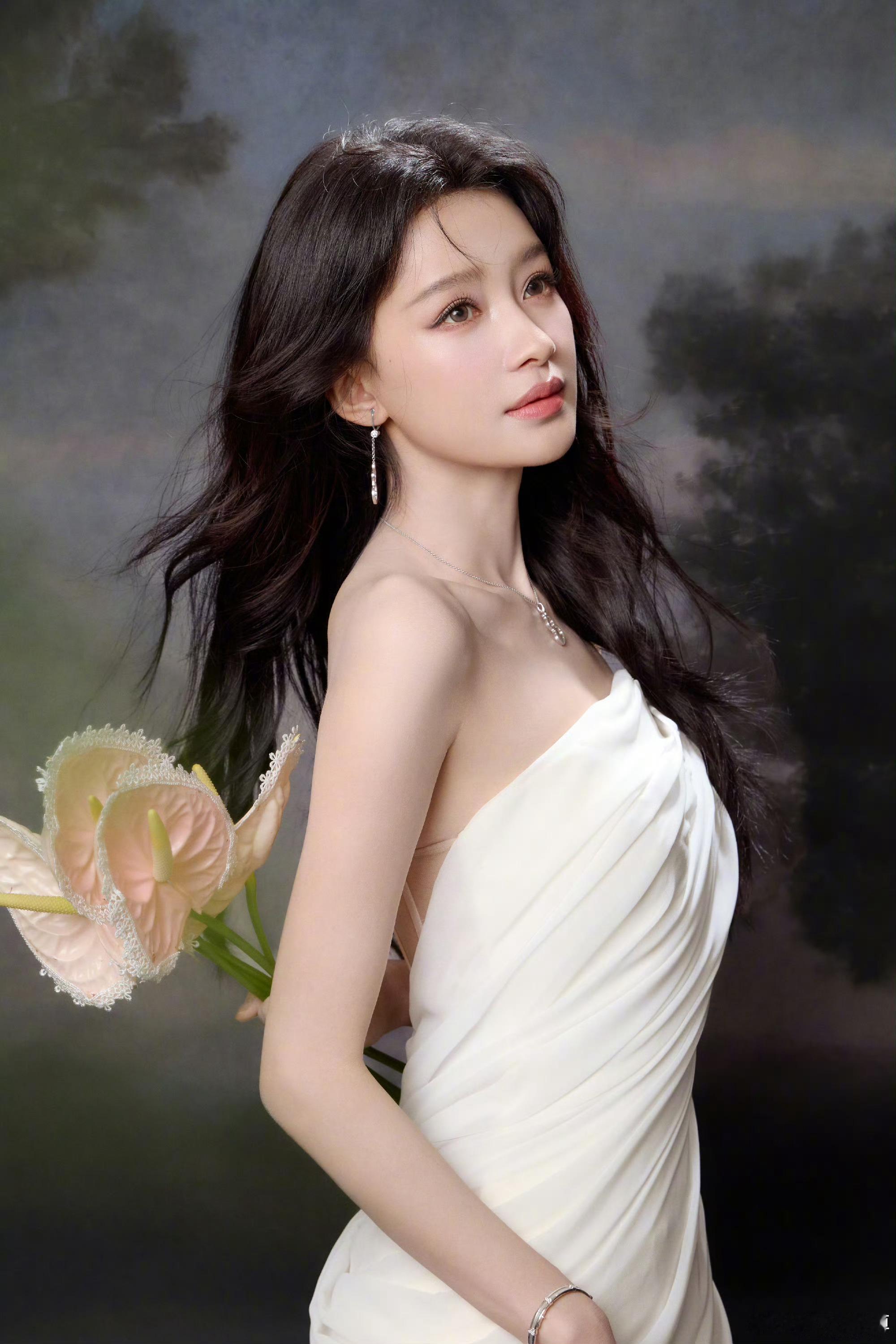 孙怡抹胸白裙我那归国回来的白月光女神，尽情盛开吧姐姐孙怡