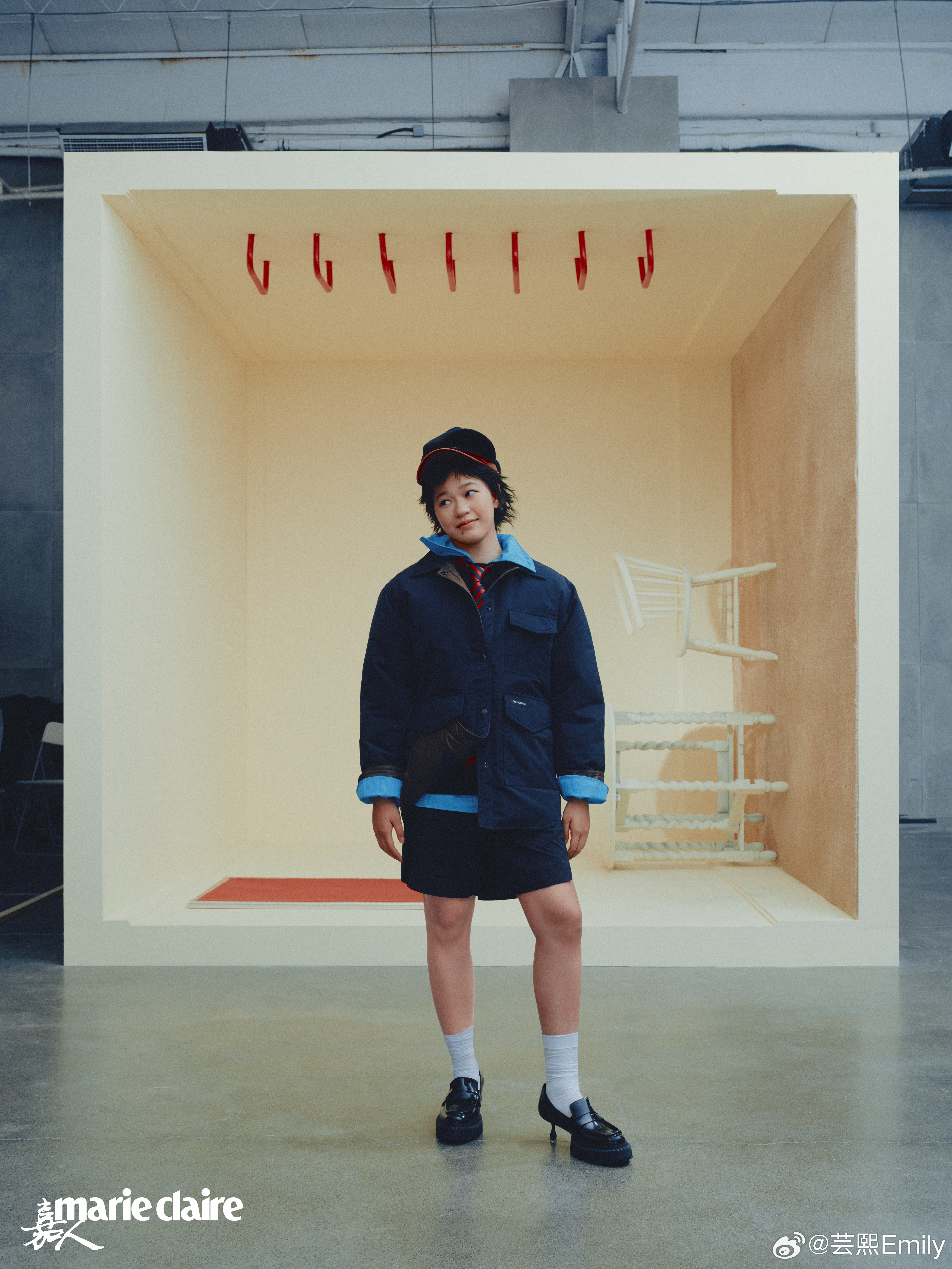 全红婵嘉人四月刊生日封面高台之上是冠军，水面之下是少女。从水花消失术到时尚封面，