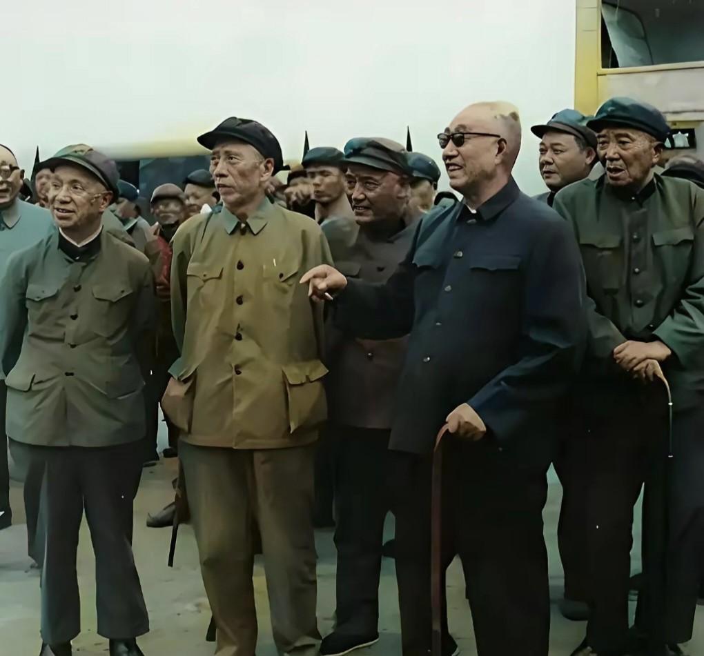 黄埔军校天花板绝对是徐帅，单论军事能力，徐帅妥妥的第一名，因为红军时期，徐帅带领