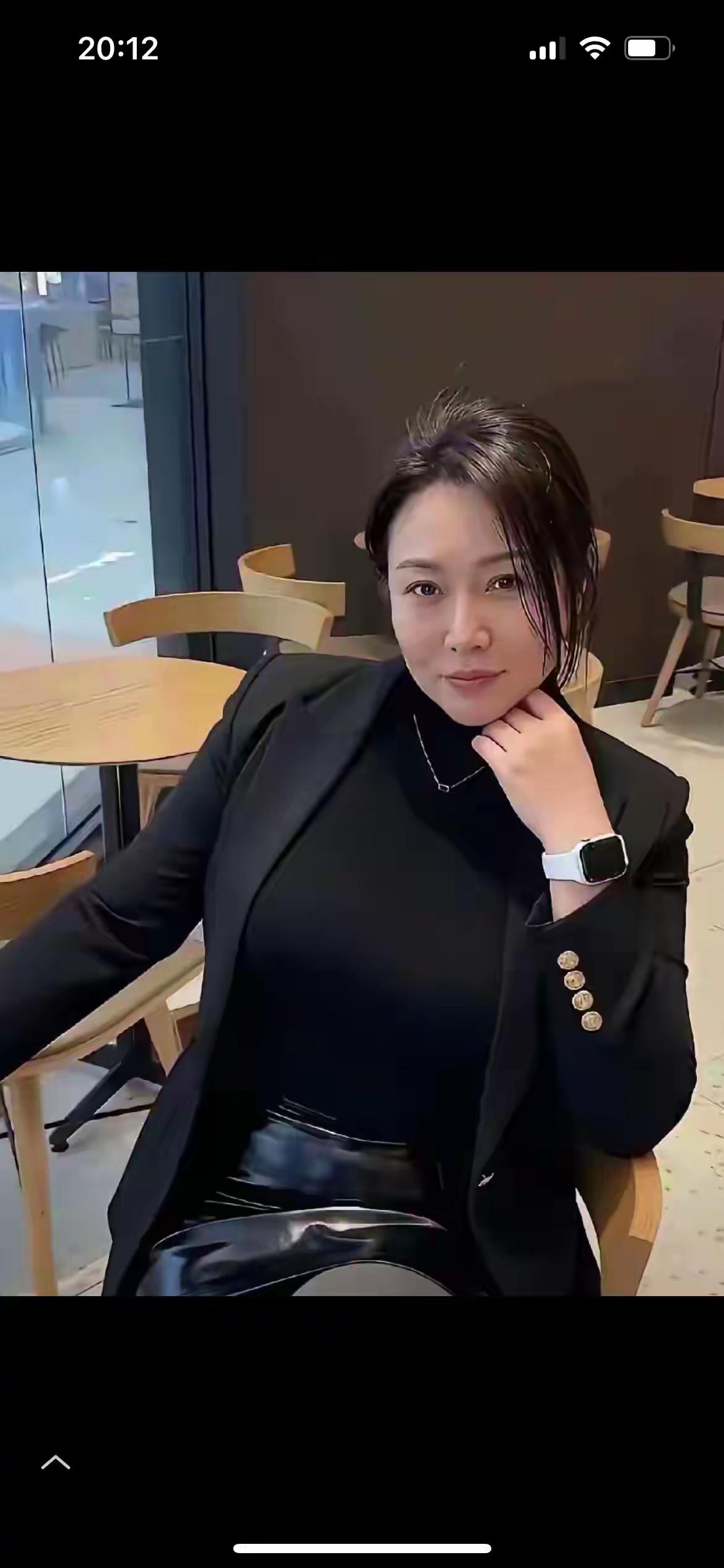 53岁的女性能否嫁出去或难嫁出，都要看本人看待婚姻的态度如何？如果就单纯地找个