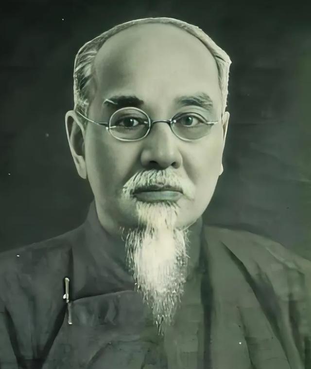 1943年，国民政府主席林森，意外遭遇车祸，不久离开人世，蒋介石叫来戴笠，问道：