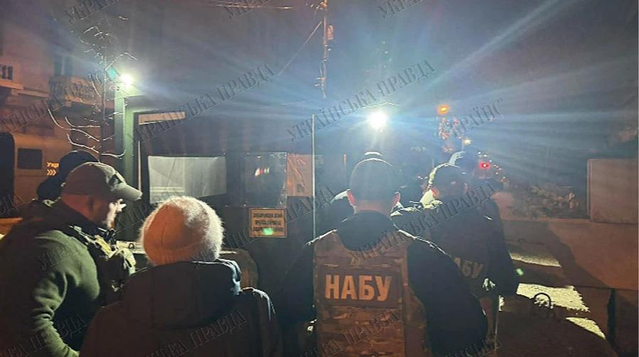 位高权重又能怎么样，照样查。今天上午，乌克兰国家反腐败局及检察官办公室对乌克