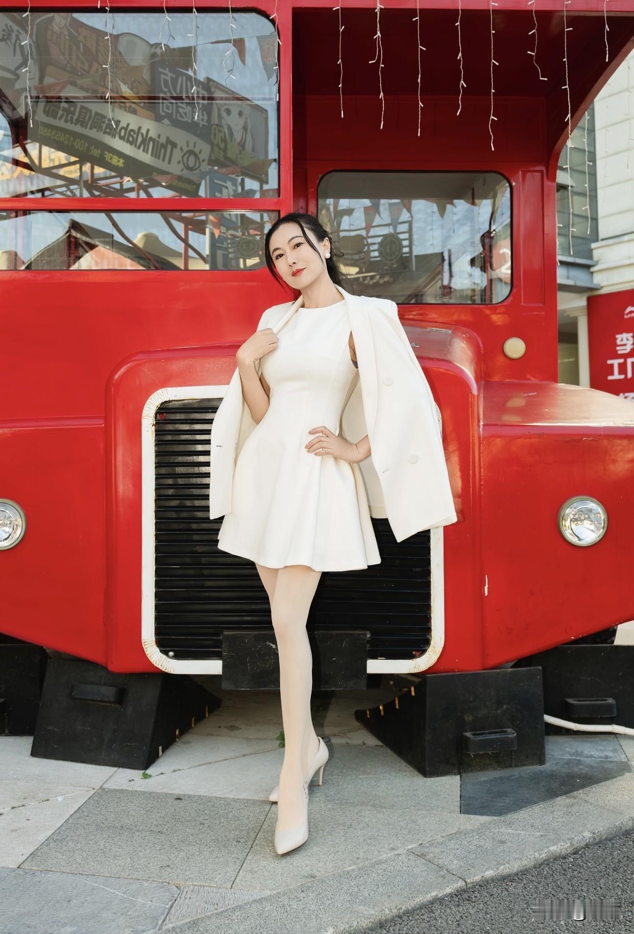 女人怎样保持时尚气质?真正的时尚是内化的光芒，得有清醒的自我认知。就像考古一样，