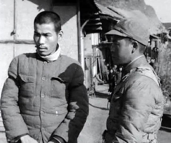 1947年，解放军给国军中将武庭麟送去劝降信，武庭麟下令将送信人杀掉。手下劝说：
