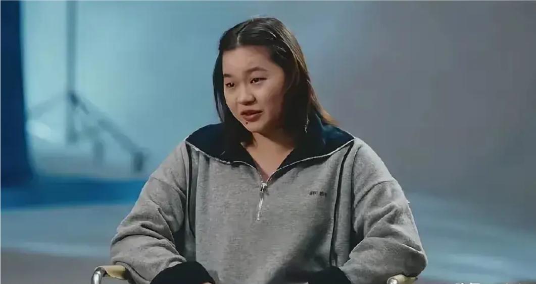 全红婵在采访中，流泪说出心声，太难了，很多人都说特别胖，重，听到后，我很伤心，减