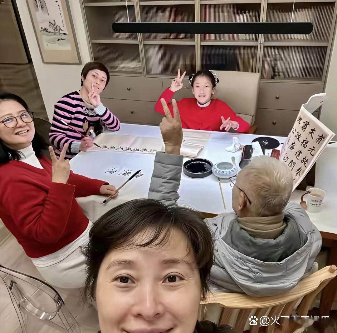 明星不拍戏的时候都在做什么？看看吴越的日常就有答案。​​​