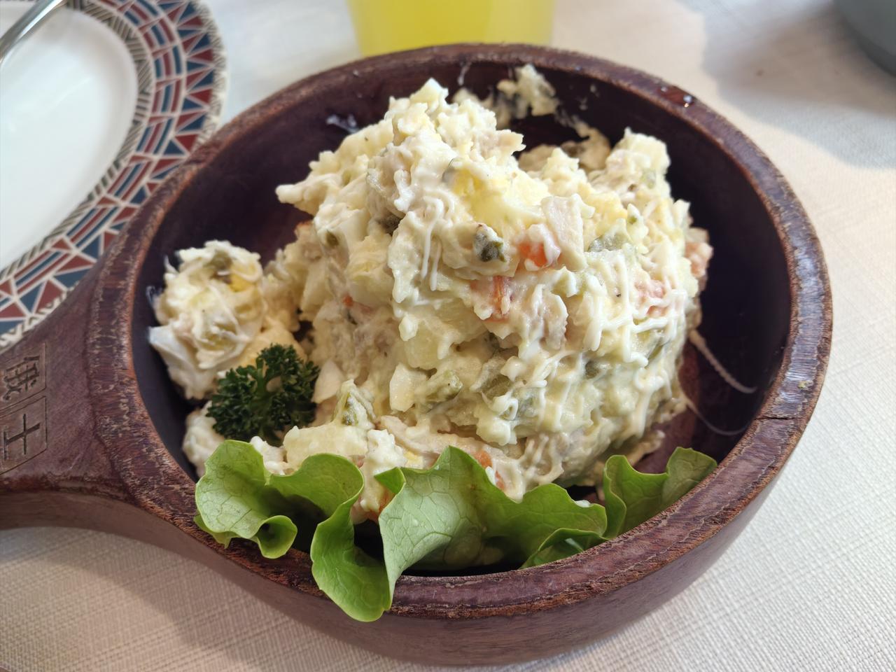 现在的每天能睡几个小时？人正常要睡几个小时：1岁能睡18个小时2岁能睡1