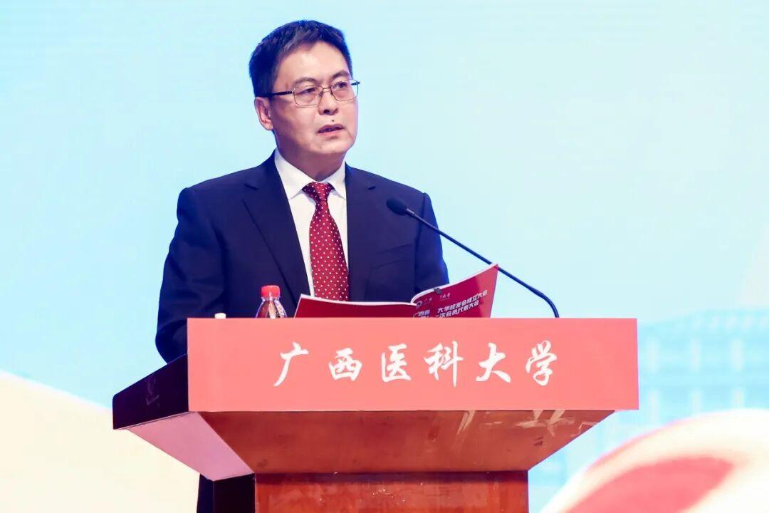 刚刚刷到广西医科大学的卿副校长上了热搜，在我印象里这是一所历史悠久、实力很强的医