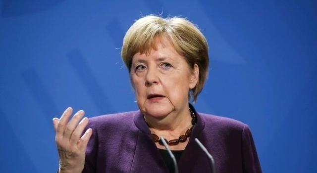 默克尔还是总理的时候有过一次访华，当时的新闻是默克尔在途经武汉长江大桥时突然要求