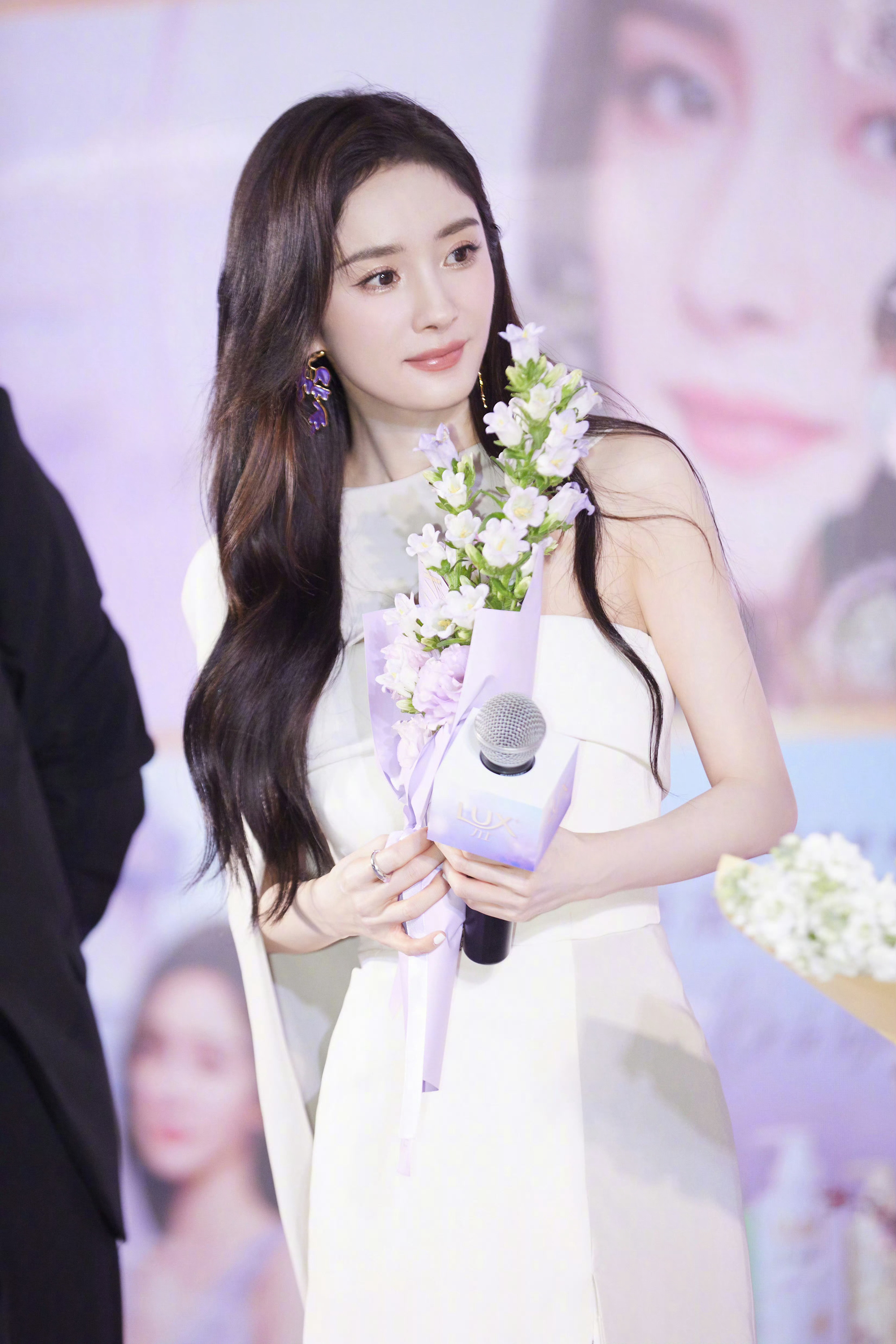 杨幂ym杨幂宁绣绣让我注视你的眼睛去感受那份温柔与宁静国庆节快过完啦胖