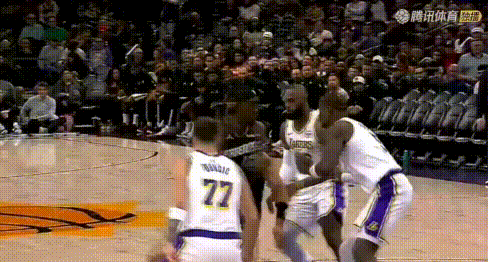 浑不讲理！詹姆斯这飚发得毫无道理。图1-2：自己主动去靠胸狄龙，人家句话没说