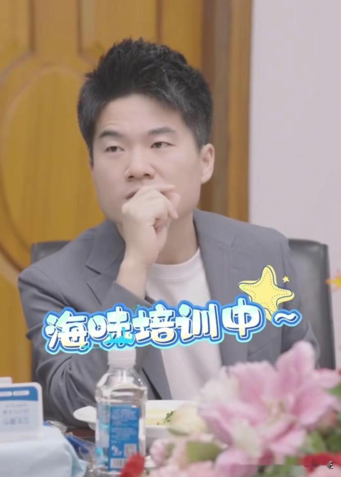 董宇辉别培训了，货没讲完，卖完了！到大连海岛的董宇辉带着团队一起培训，品尝海参