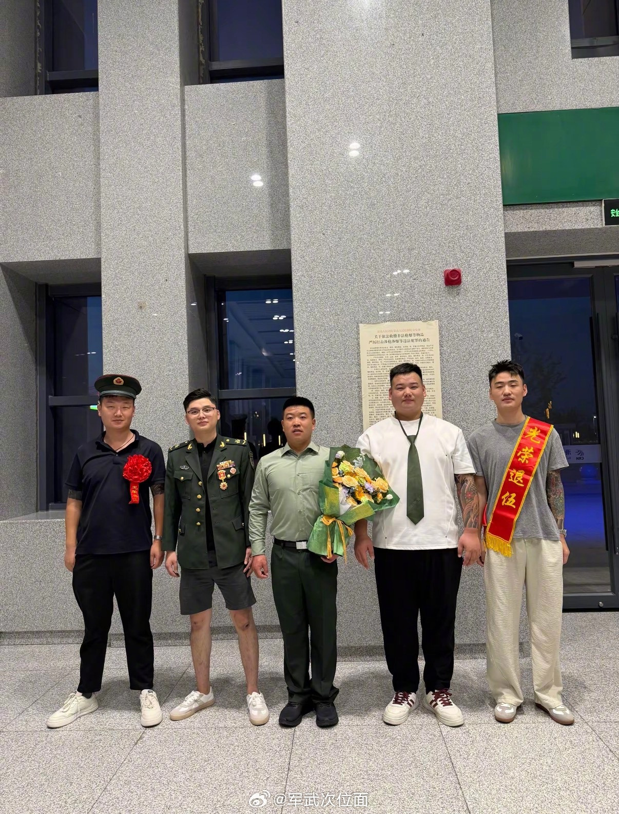 一人当兵，一起光荣（图片来自互联网）​​​