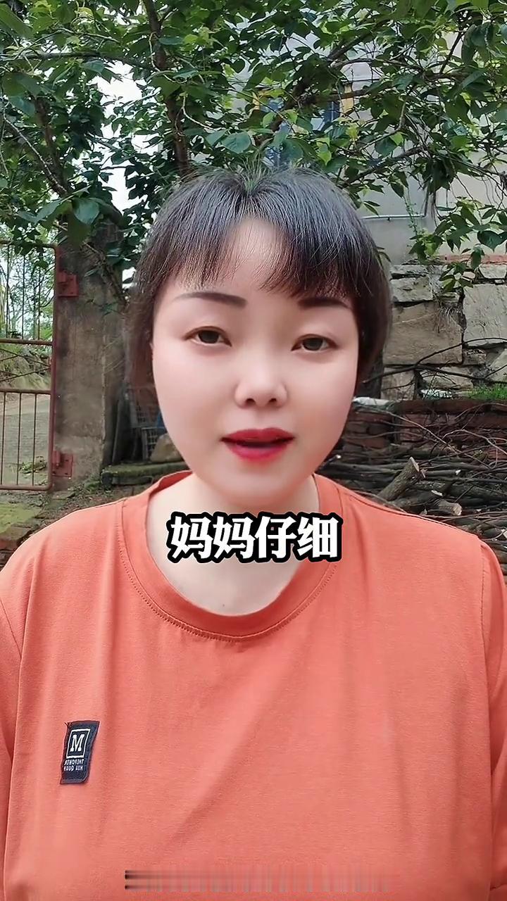 妈妈偶遇十年未见大学同学不好意思认，射牛儿子主动助攻。妈妈和儿子一起去吃烧烤，