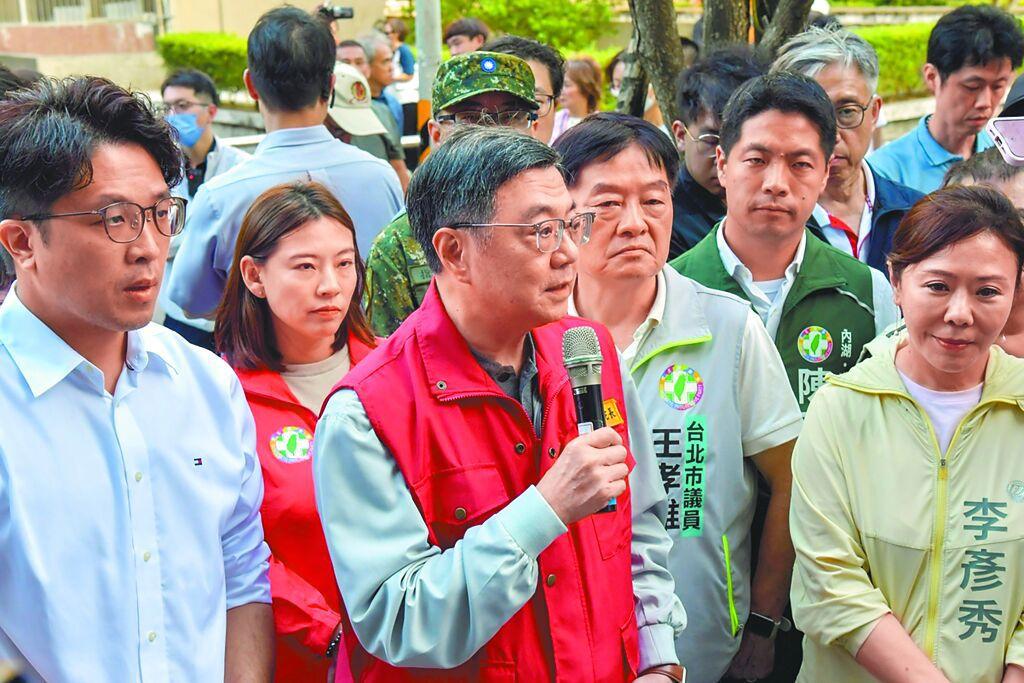 黄光芹炮轰蒋万安放台风假 媒体人董智森说公道话巴威台风假成为政治攻防话题，有