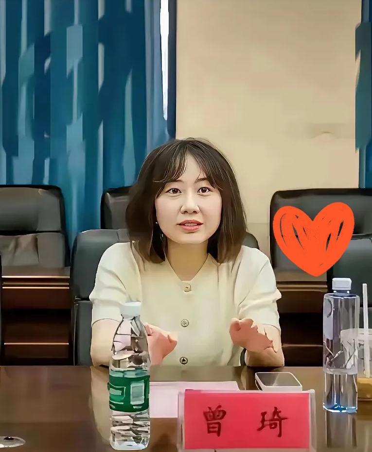 曾琦，不仔细看觉得平平无奇，稍微一捯饬简直判若两人！关键是她这长相特别有辨识