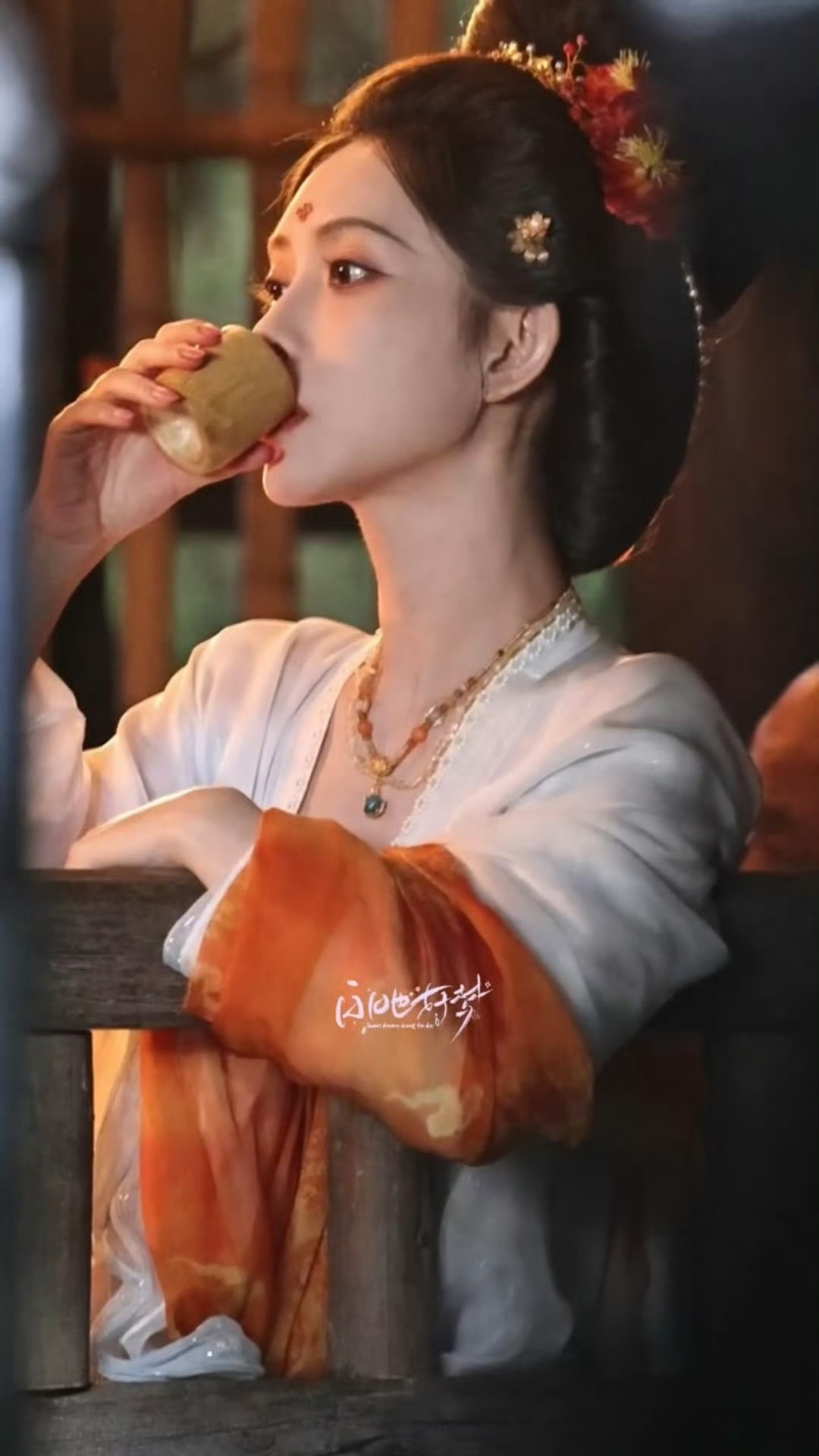 孟子义月下酌酒路透，这个孟儿越夜越美丽🥹🥹🥹​​​