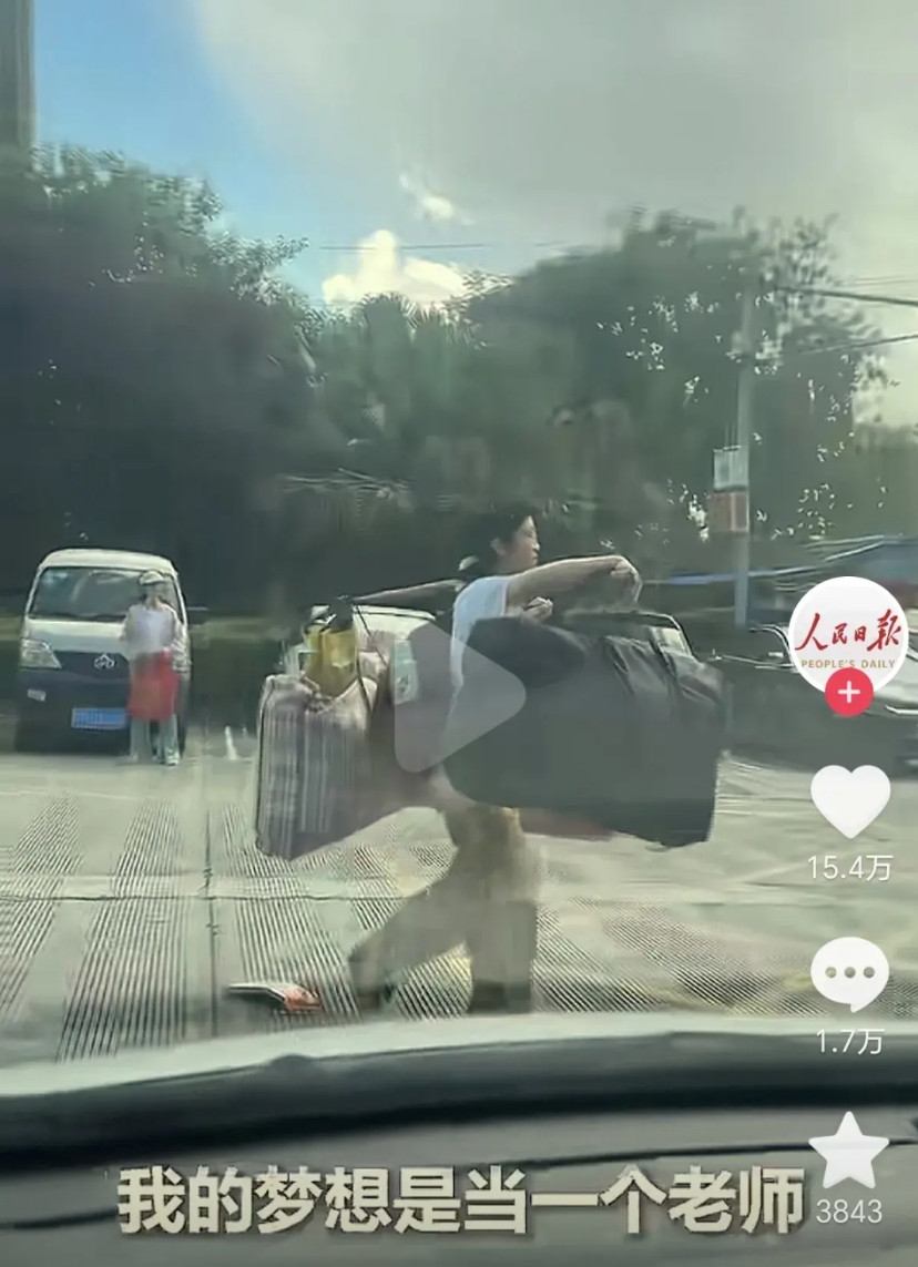 央妈称赞的扁担女孩发声了！以下是媒体连线扁担女孩时的说话内容：我没想到这