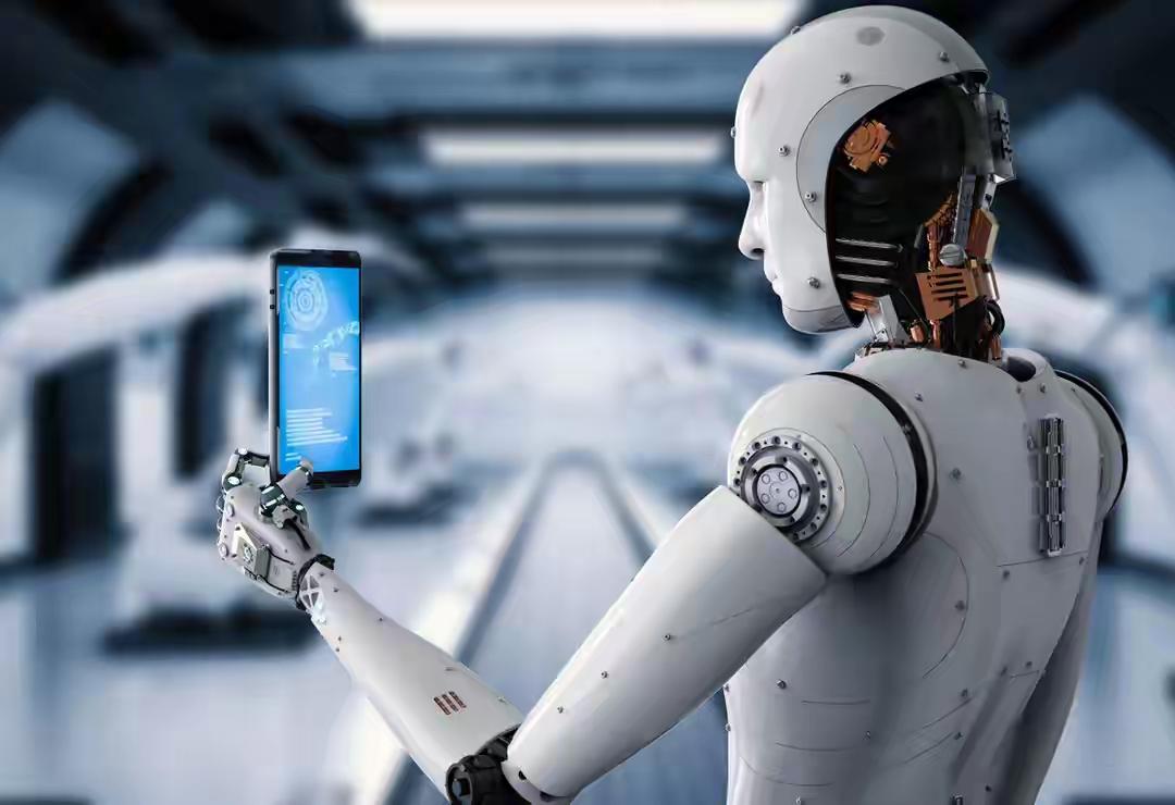 未来十年，中国会翻天覆地变化，将迎来以机器人与人工智能为核心的深度变革，机器人从