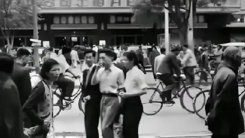 现在有些剧啊，拍得悬在天上。但《老舅》这剧，直接把你拽回东北老工厂的家属楼里。